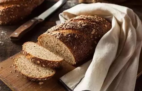 Скільки калорій в хлібі, чи можна їсти при схудненні і чим краще замінити