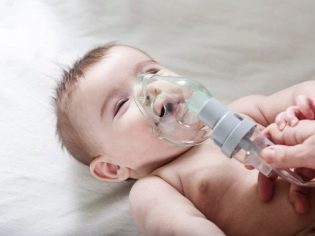 Пневмонія у новонароджених: види, причини і лікування