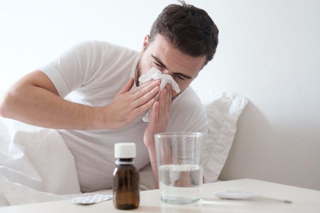 Алергічний нежить або риніт - симптоми, причини і лікування.